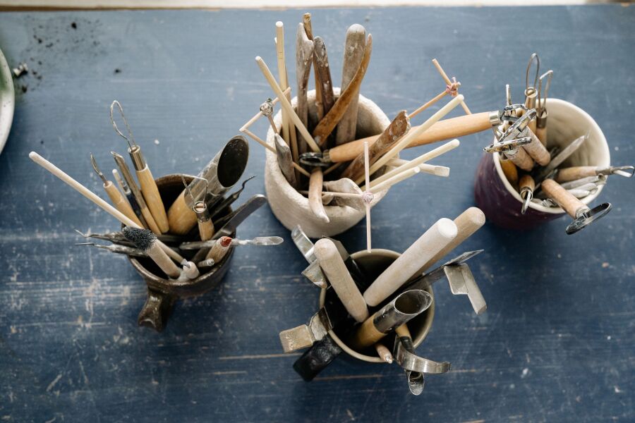 Cups containing various sculpting tools